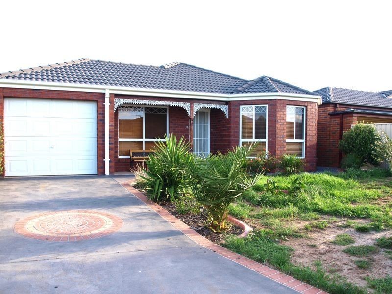 18 Milburn Circuit, Caroline Springs VIC 3023