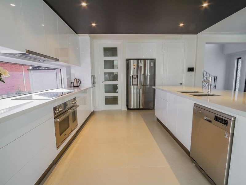 31 Helmsdale Crescent, Greenvale VIC 3059