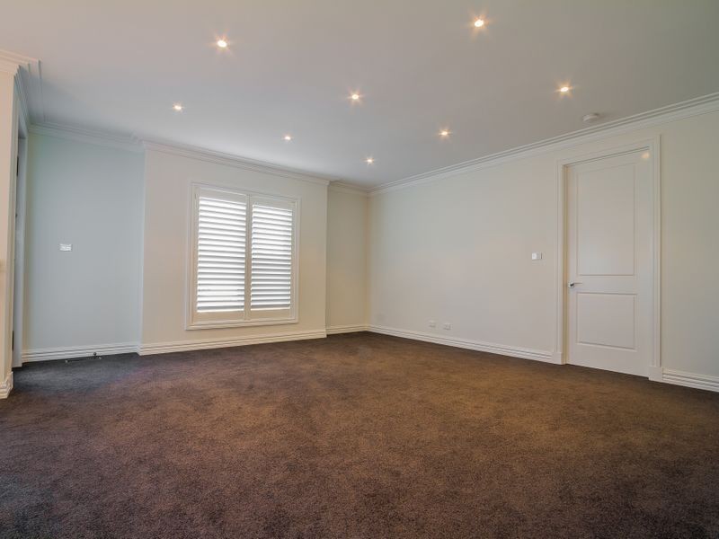 31 Helmsdale Crescent, Greenvale VIC 3059