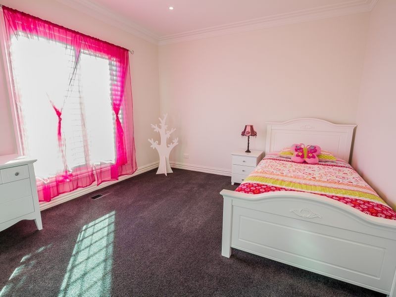 31 Helmsdale Crescent, Greenvale VIC 3059