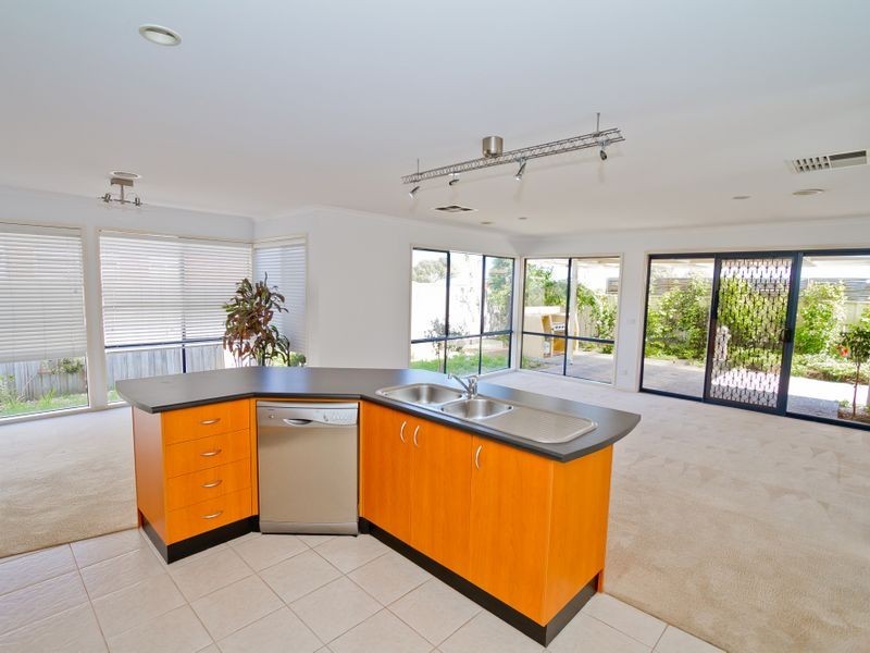 18 Marne Drive, Roxburgh Park VIC 3064