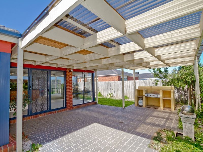 18 Marne Drive, Roxburgh Park VIC 3064