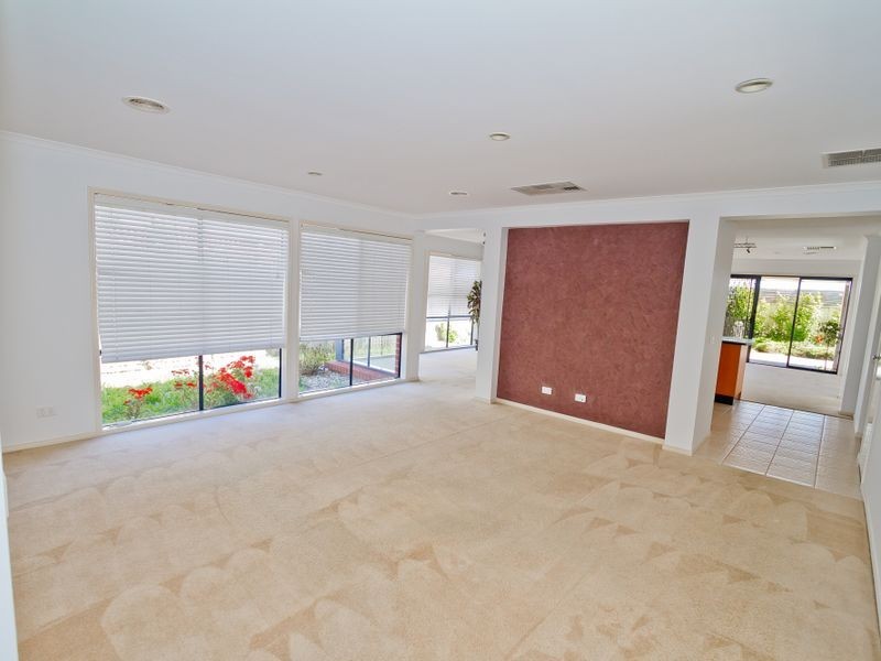 18 Marne Drive, Roxburgh Park VIC 3064