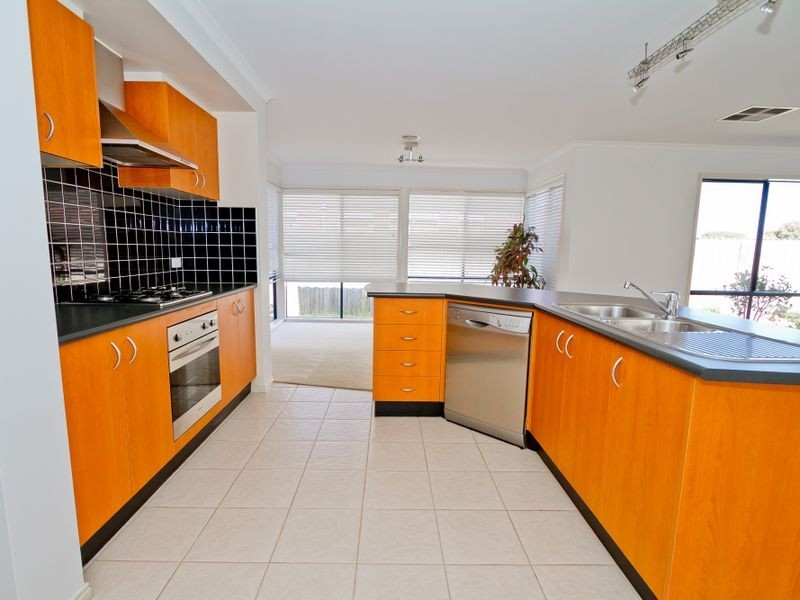 18 Marne Drive, Roxburgh Park VIC 3064