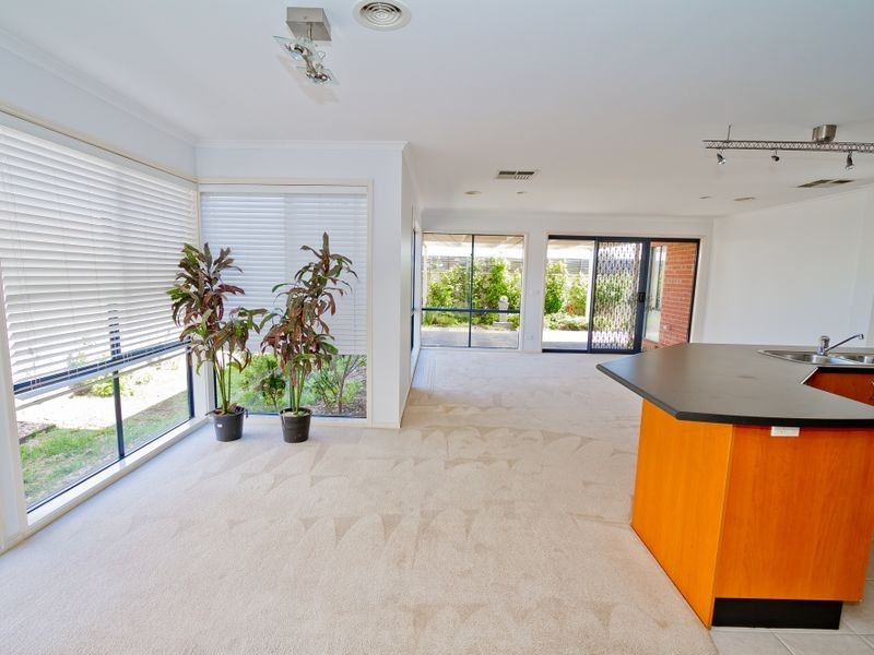 18 Marne Drive, Roxburgh Park VIC 3064