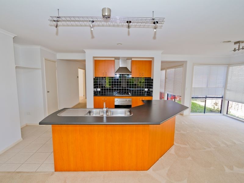 18 Marne Drive, Roxburgh Park VIC 3064