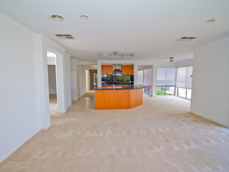 18 Marne Drive, Roxburgh Park VIC 3064