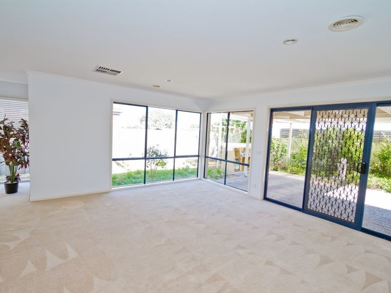 18 Marne Drive, Roxburgh Park VIC 3064