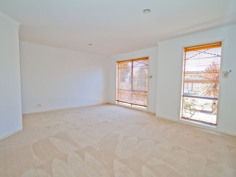 18 Marne Drive, Roxburgh Park VIC 3064