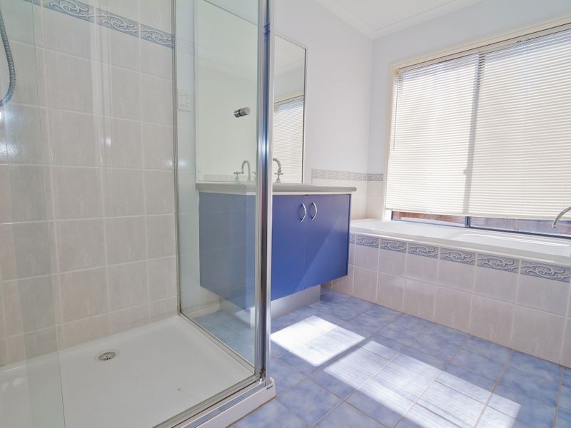 18 Marne Drive, Roxburgh Park VIC 3064