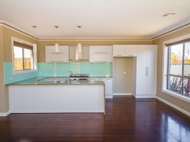 10 Grosvenor Square, Craigieburn VIC 3064