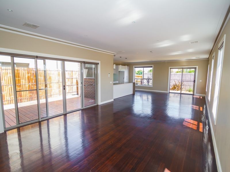 10 Grosvenor Square, Craigieburn VIC 3064