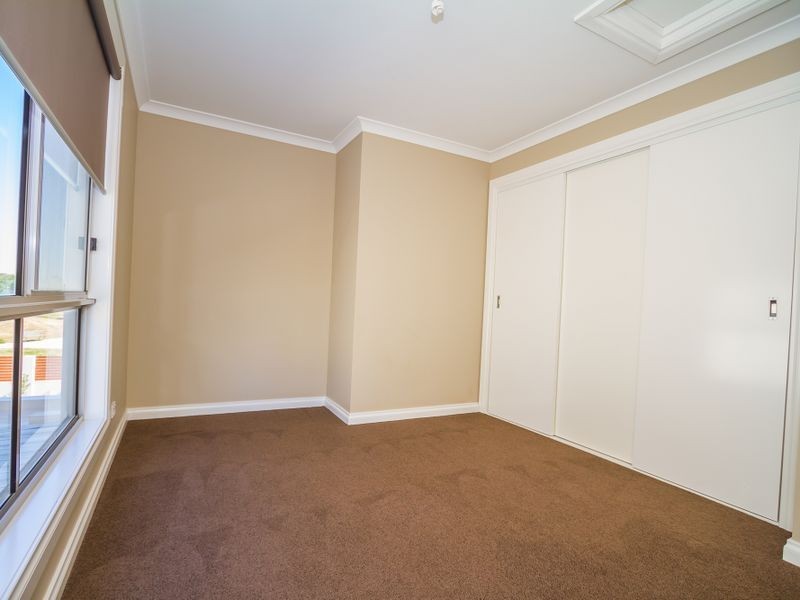 10 Grosvenor Square, Craigieburn VIC 3064