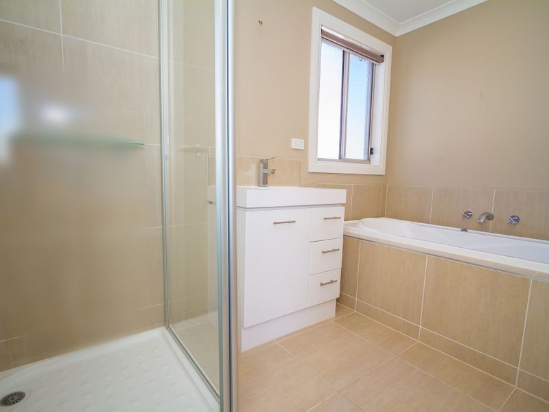 10 Grosvenor Square, Craigieburn VIC 3064