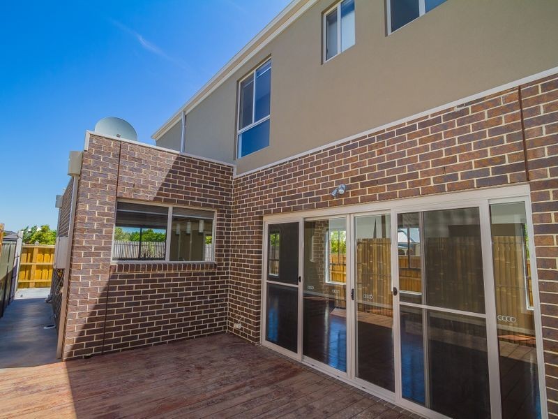 10 Grosvenor Square, Craigieburn VIC 3064