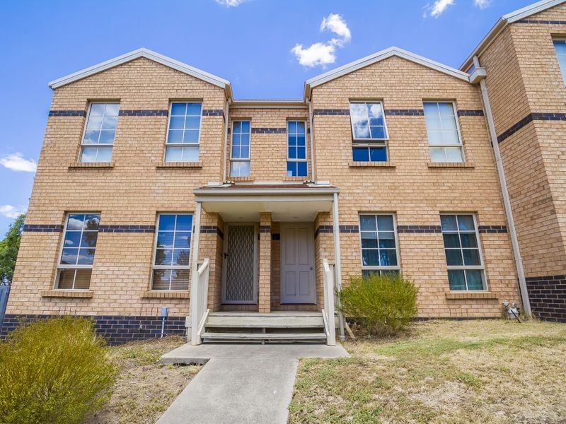 2/3 Whiltshire Drive, Roxburgh Park VIC 3064