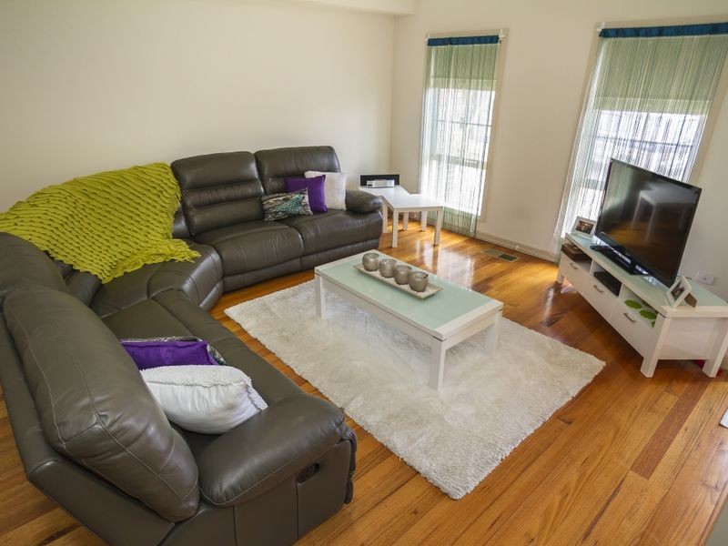 2/3 Whiltshire Drive, Roxburgh Park VIC 3064