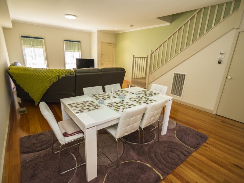 2/3 Whiltshire Drive, Roxburgh Park VIC 3064