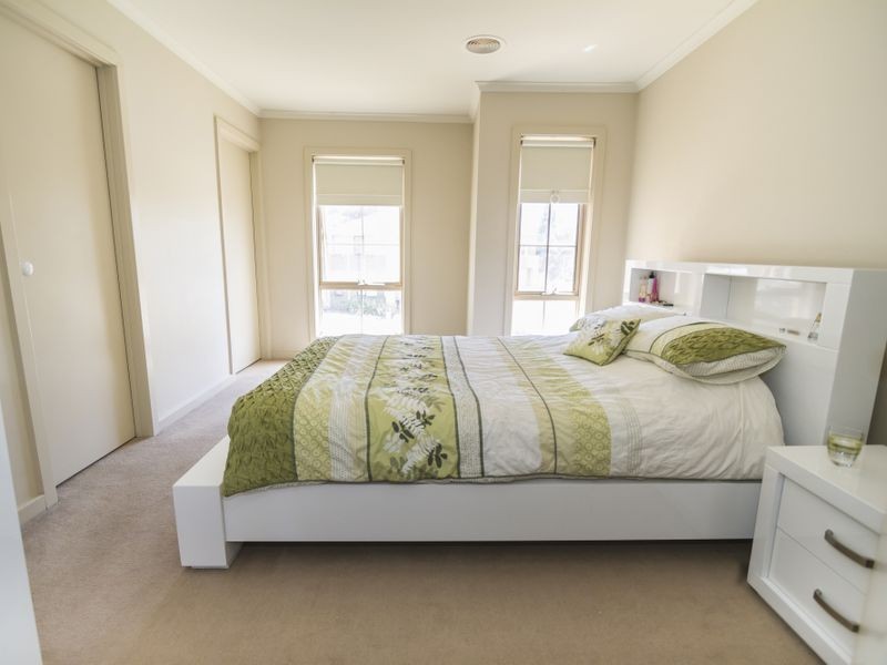 2/3 Whiltshire Drive, Roxburgh Park VIC 3064