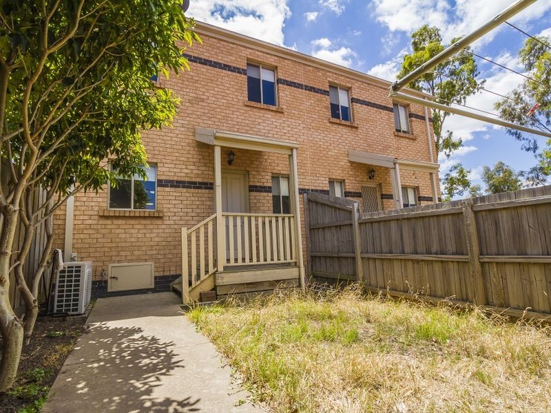 2/3 Whiltshire Drive, Roxburgh Park VIC 3064