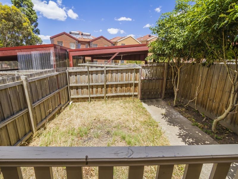 2/3 Whiltshire Drive, Roxburgh Park VIC 3064