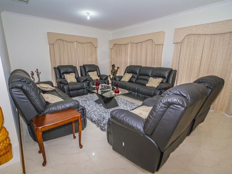 3 Wise Way, Roxburgh Park VIC 3064