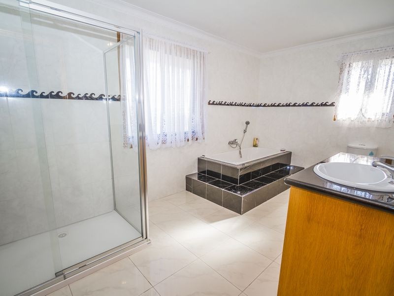 3 Wise Way, Roxburgh Park VIC 3064