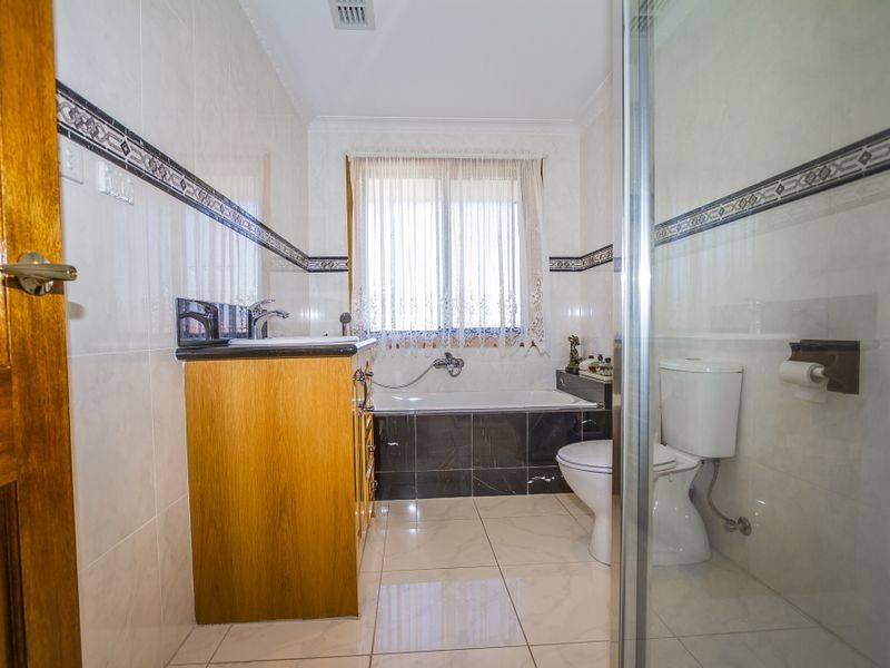 3 Wise Way, Roxburgh Park VIC 3064