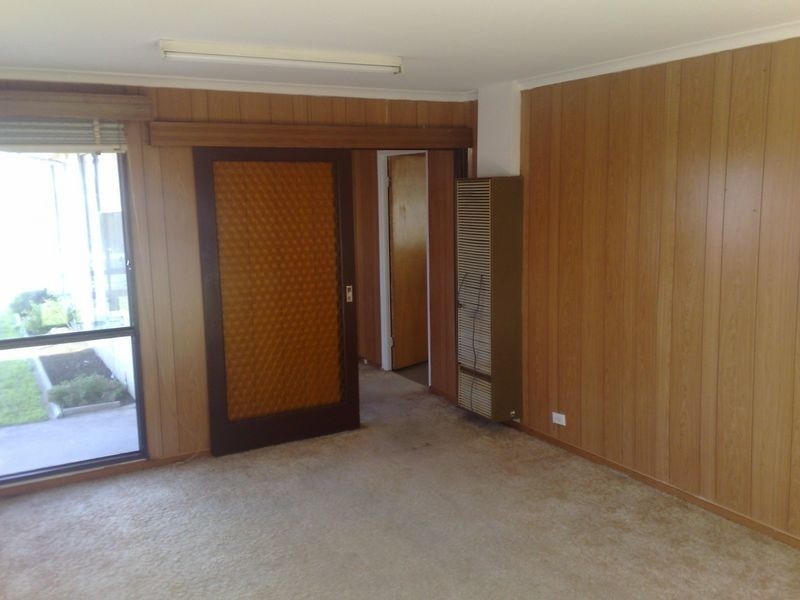 22 Woodburn Crescent, Meadow Heights VIC 3048