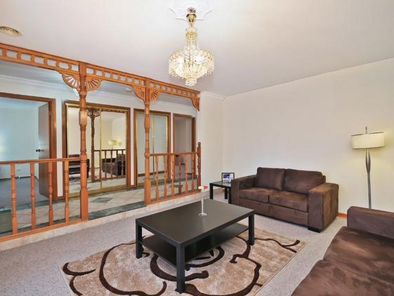 8 Pintail Crescent, Taylors Lakes VIC 3038