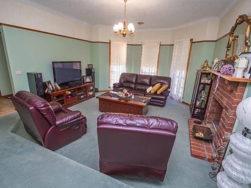17 Honeyeater Crescent, Taylors Lakes VIC 3038