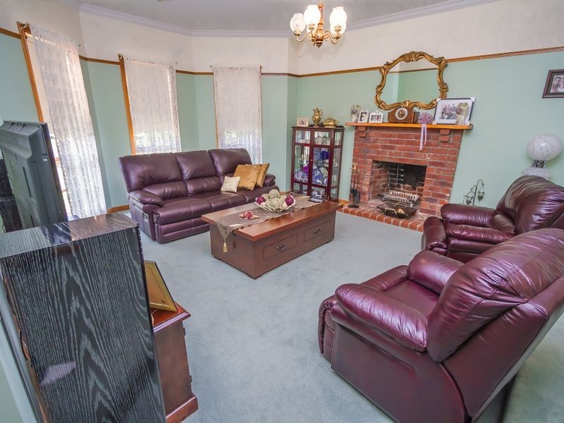 17 Honeyeater Crescent, Taylors Lakes VIC 3038