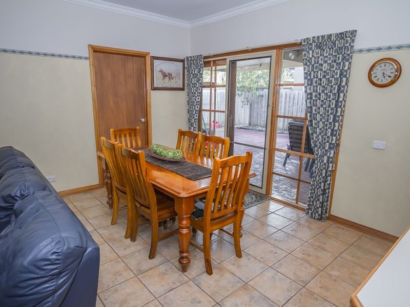 17 Honeyeater Crescent, Taylors Lakes VIC 3038