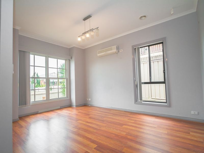 5 Woodbine Close, Craigieburn VIC 3064