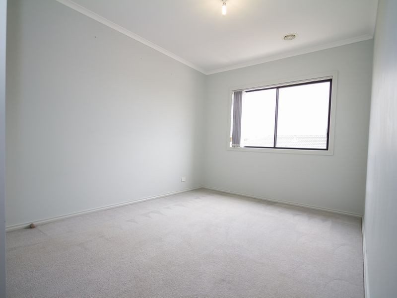 5 Woodbine Close, Craigieburn VIC 3064