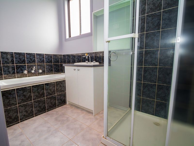 5 Woodbine Close, Craigieburn VIC 3064