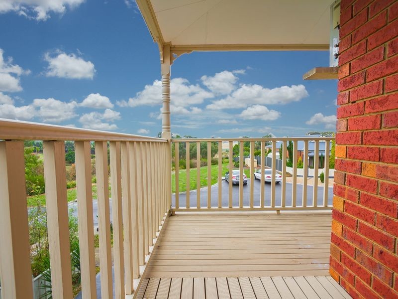 5 Woodbine Close, Craigieburn VIC 3064