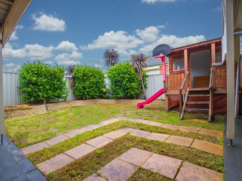 5 Woodbine Close, Craigieburn VIC 3064