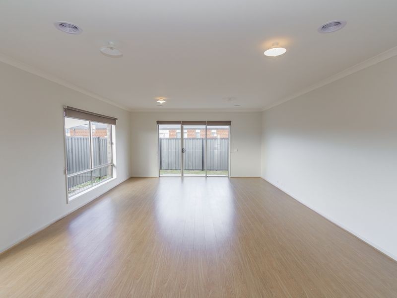 102 Moor Park Drive, Craigieburn VIC 3064