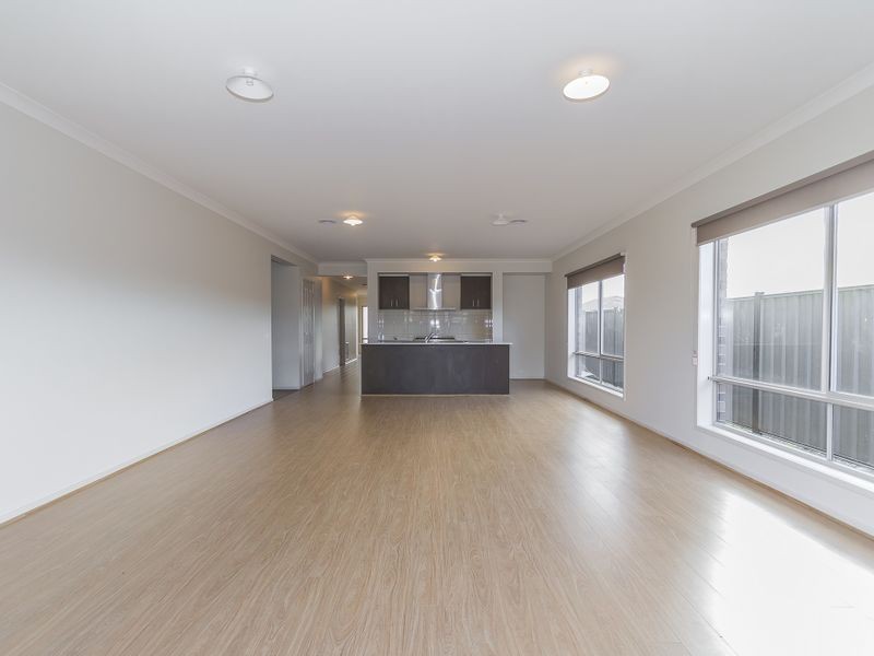 102 Moor Park Drive, Craigieburn VIC 3064