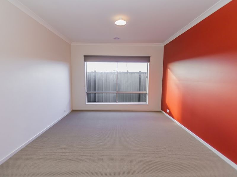 102 Moor Park Drive, Craigieburn VIC 3064