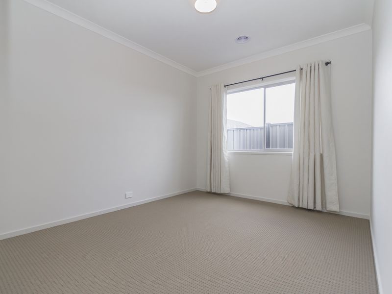 102 Moor Park Drive, Craigieburn VIC 3064
