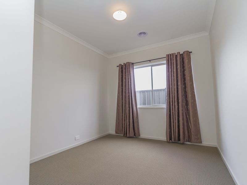 102 Moor Park Drive, Craigieburn VIC 3064