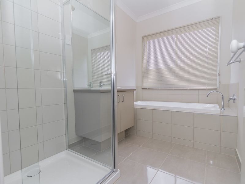 102 Moor Park Drive, Craigieburn VIC 3064