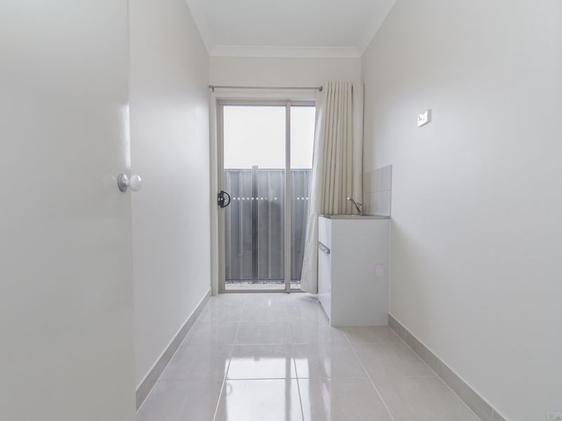 102 Moor Park Drive, Craigieburn VIC 3064