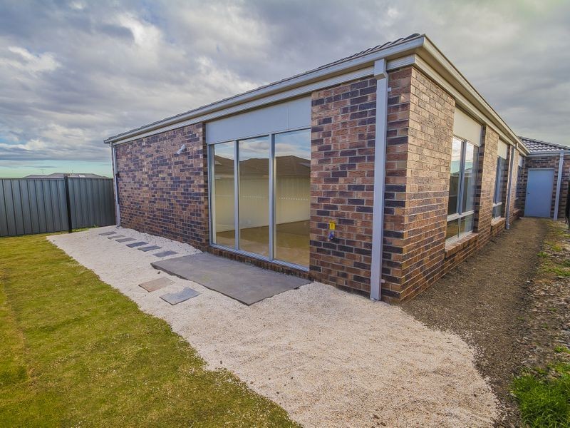 102 Moor Park Drive, Craigieburn VIC 3064