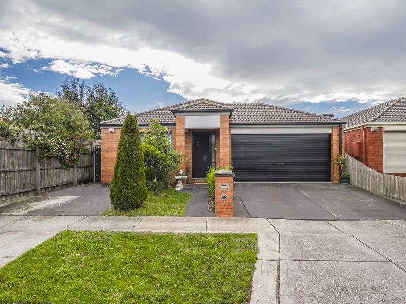 17 Marne Drive, Roxburgh Park VIC 3064