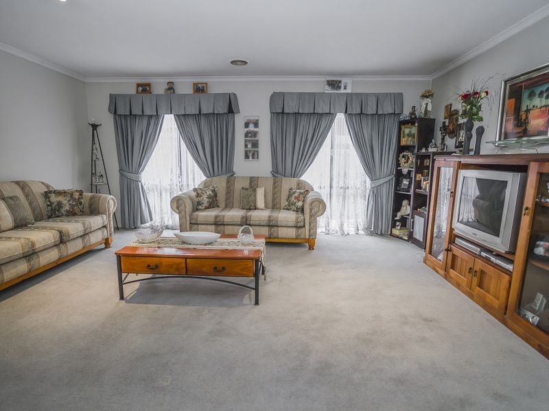 17 Marne Drive, Roxburgh Park VIC 3064