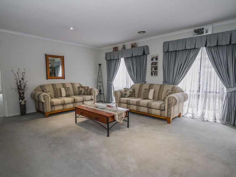 17 Marne Drive, Roxburgh Park VIC 3064