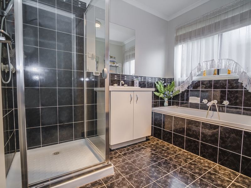 17 Marne Drive, Roxburgh Park VIC 3064